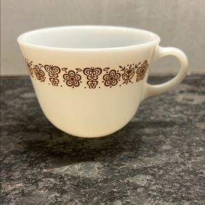 Vintage Pyrex White Butterfly Gold Cup. 8 oz. Like new. No chips or cracks.